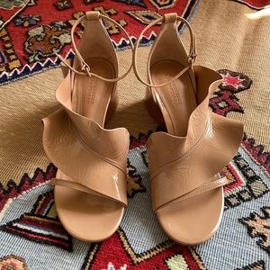 Women Mercedes Castillo Designer Heels Shoes Patent Leather Nude 7.5 Valentino